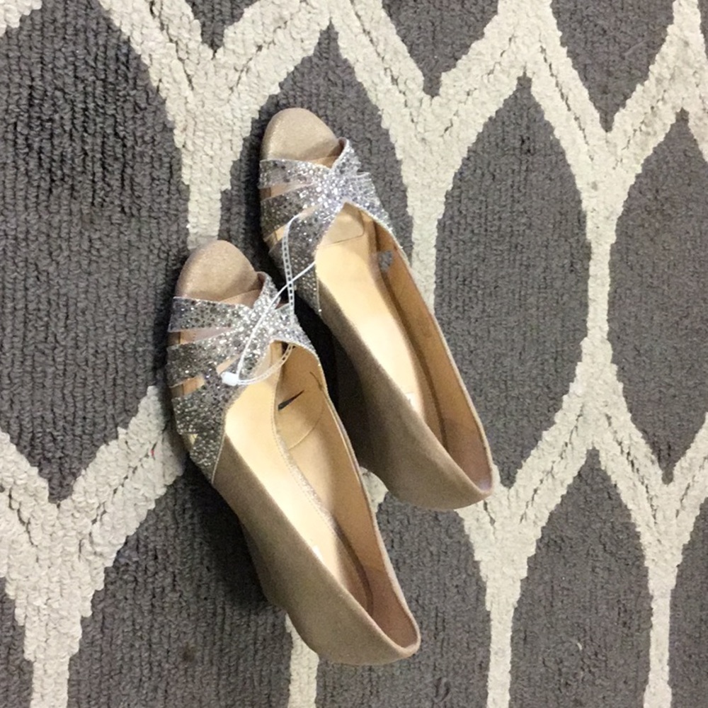 Shoes - Picture 3 of 4